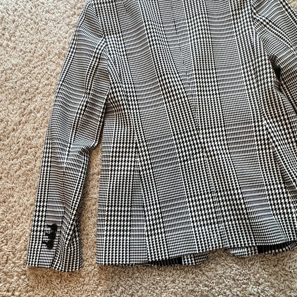 Banana Republic Houndstooth Blazer
Suit Jacket Size 2P - Picture 8 of 14